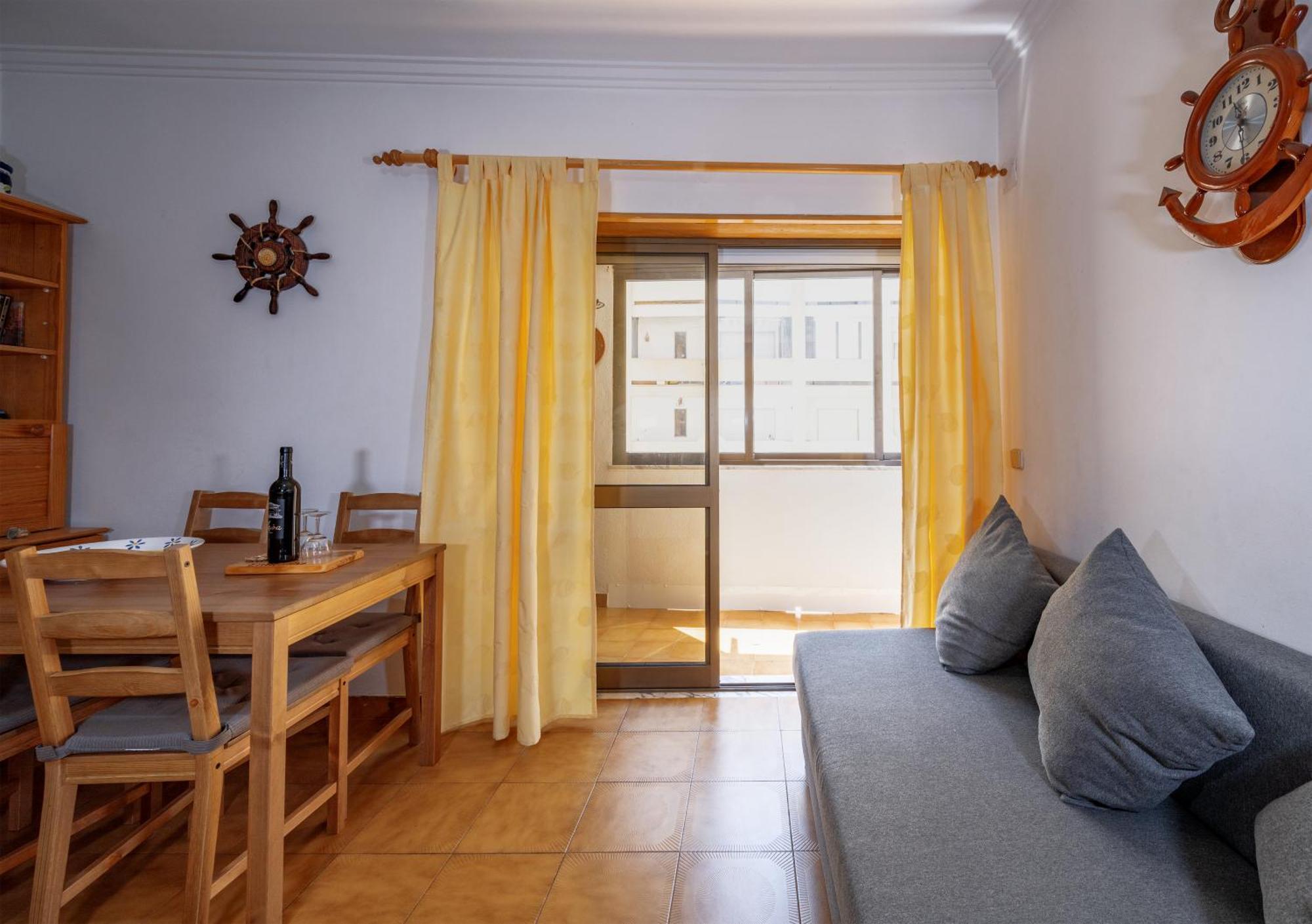 Cozy Apartment Near The Beach In Costa De Caparica Exterior photo